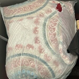 Queen size comforter